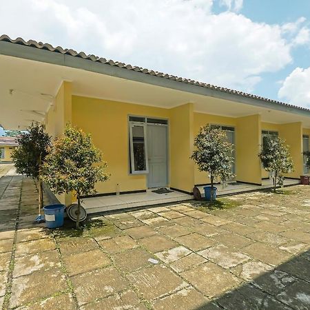 Oyo 92483 Hotel Kirana Salatiga Zewnętrze zdjęcie