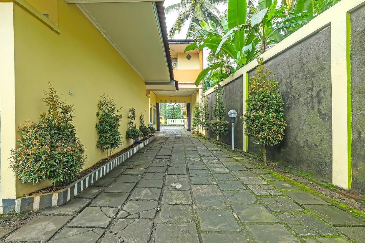 Oyo 92483 Hotel Kirana Salatiga Zewnętrze zdjęcie