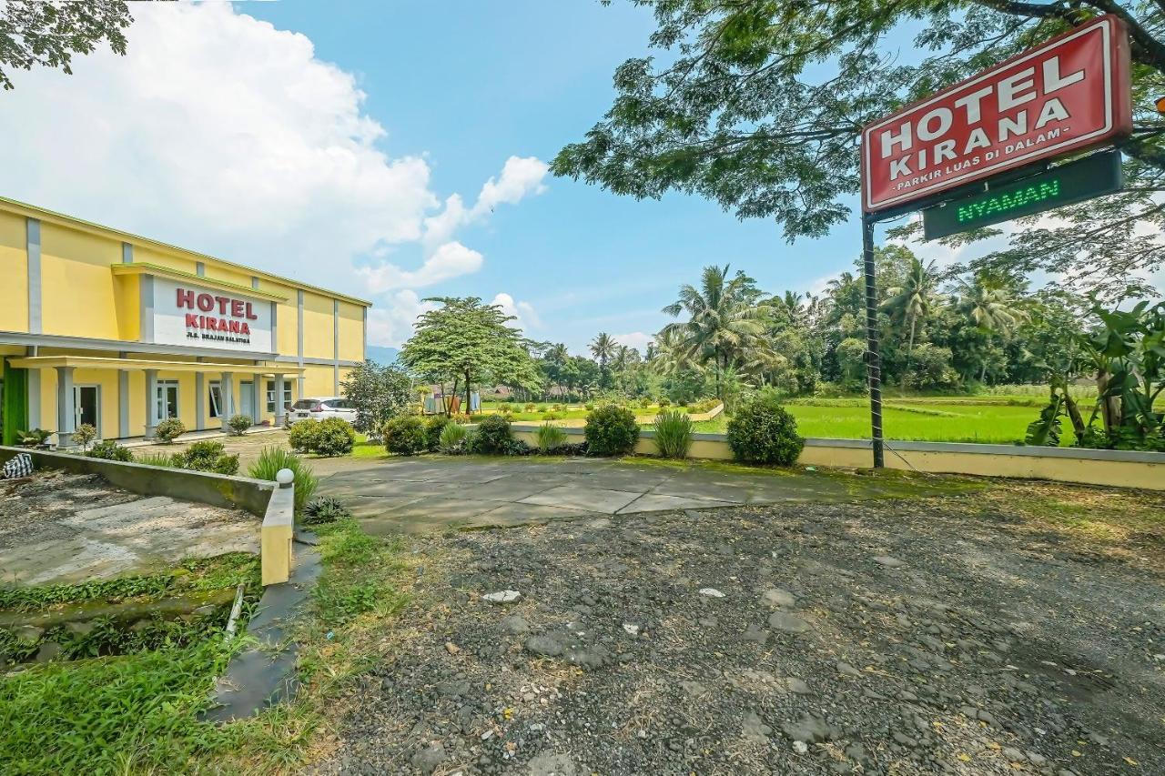 Oyo 92483 Hotel Kirana Salatiga Zewnętrze zdjęcie